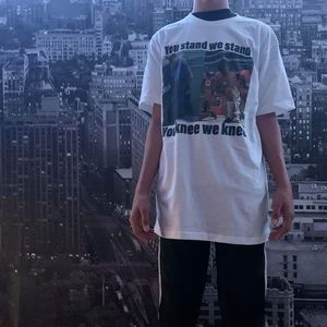 A knee for a knee shirt